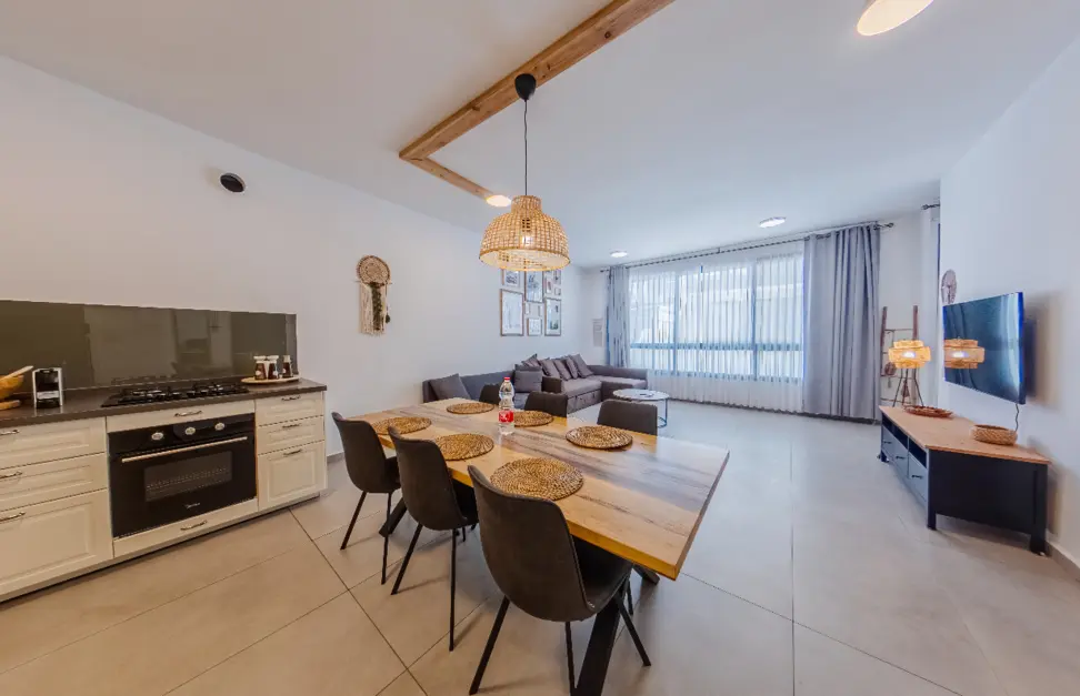 דירה עם מרפסת מהחדר